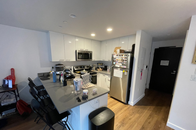 Kitchen - 2 Soldiers Field Park Apartments
