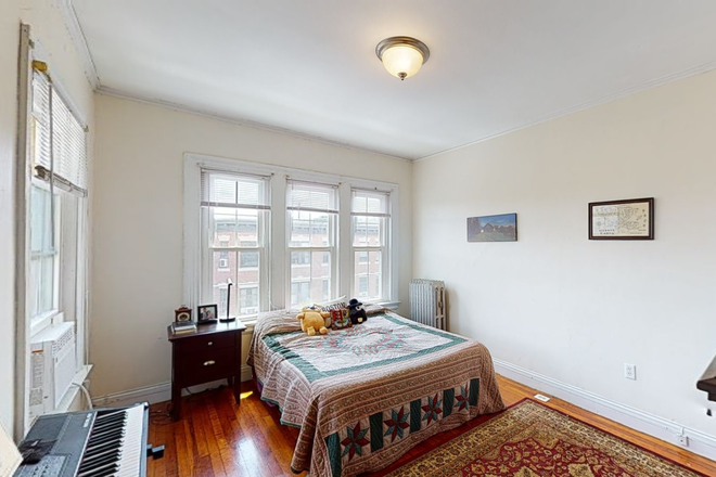1 - Spacious 1 Bed Split Near BU | Heat Included Apartments