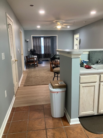 Living space - University Village - 4 bed/bath; rooms available Jan 2026 (guys only) Condo