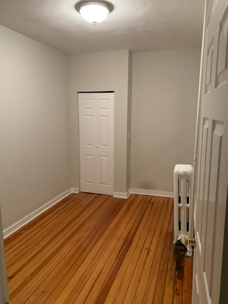 Living Space - 3 BEDROOM - JOY ST, BEACON HILL APARTMENT! AVAILABLE!