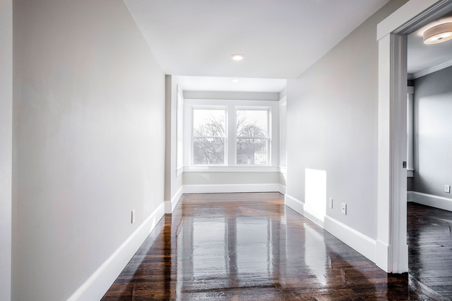 Call NOW for showings! 617-236-8600 - STRATHMORE RD - LRG UPDATED 4BR IN CLEVELAND CRCL AVAIL *9/1/2027* W/ IN UNIT LNDRY, 2 BATH, DW, A/C Apartments