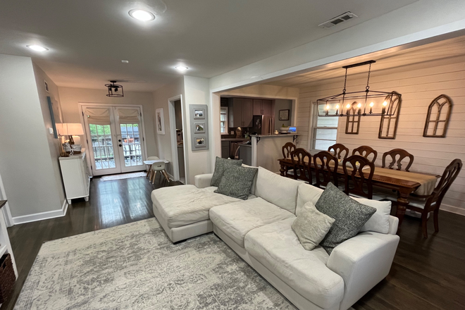 Living area - Updated Family Home in East Memphis