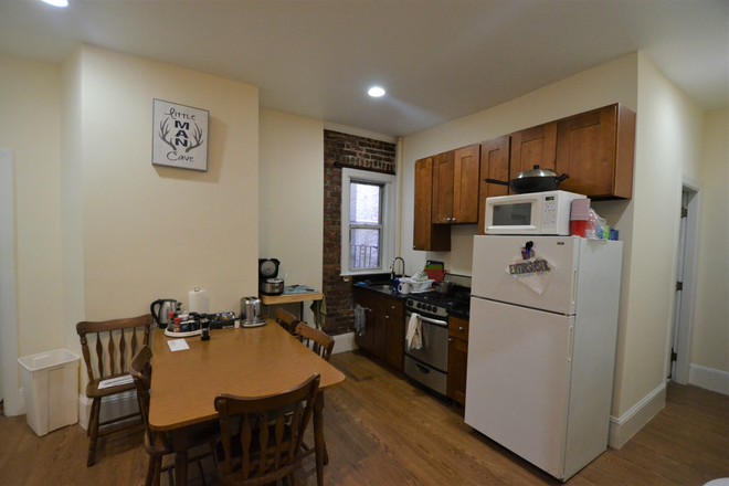 Kitchen - Renovated3 Bedrooms inFenway across Target walk to Campus No Fee 9/1/26 Apartments