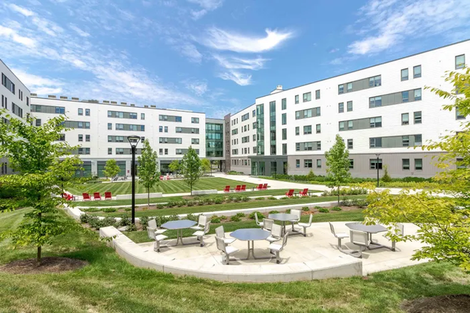 Courtyard - Fieldstone Apartments