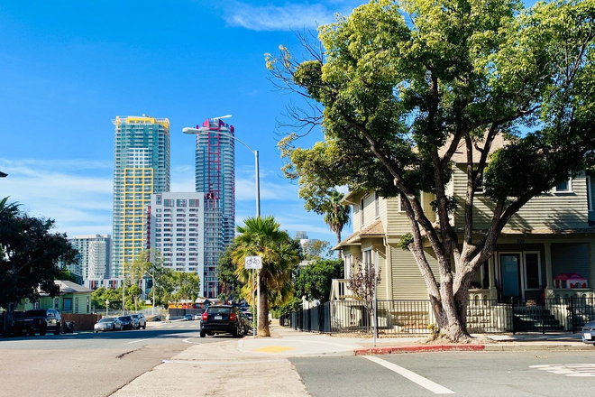 Photo - STUDIO RIGHT OUTSIDE OF DOWNTOWN! $1,495/mo!!! Apartments