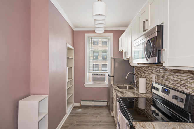 Full Custom Kitchen - Studio newly renovated ON JEFFERSON CENTER CITY MAIN CAMPUS! Apartments