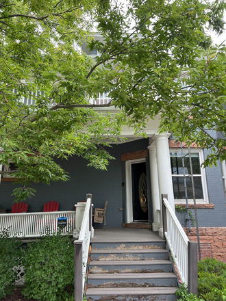 Stairs to Door - House on Grandview close to campus and pearl! (Girls Only)