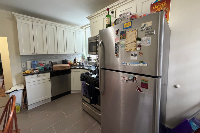 Kitchen - NEWLY AVAILABLE – Comfy Room in East Boston Share – 9/1 Move-In (SUBLET) Apartments