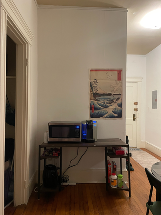 Hallway/ Dining area. Front door in back right, dining table to the right. - 11 Tetlow St CHARLESGATE Property Management