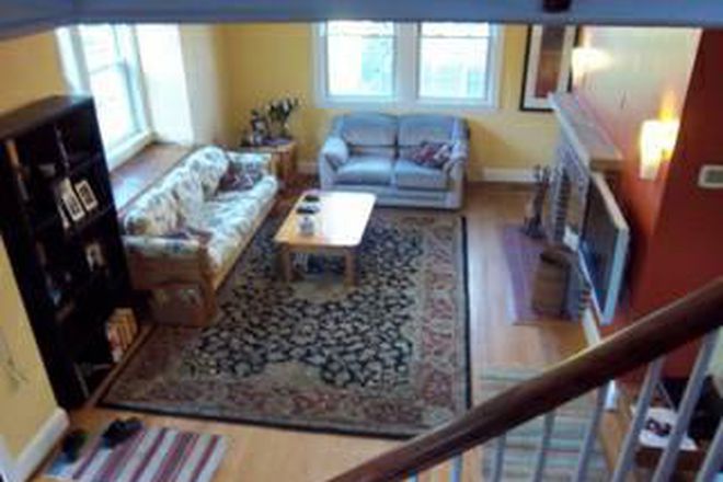 Living Room - $650 / 1300ft sqr- 3 Rooms  5 min from JHU - Free on demand night ride, curb-to-curb service to room House