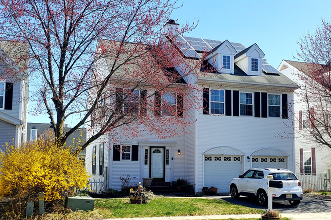 Outside Street view - Furnished studio-Villanova Dr-South Brunswick