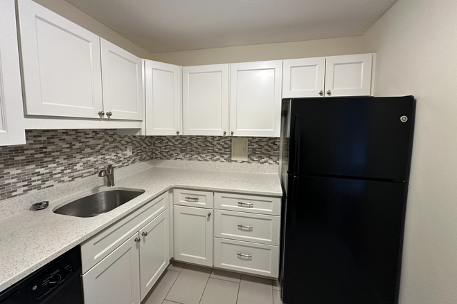 - - Amazing 3 beds/ 2 baths near Longwood area Apartments