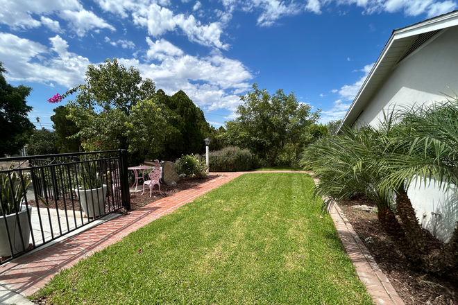 Side Entrance/Outside Front Space - Room in a Private House for Rent One Block Away from UCR