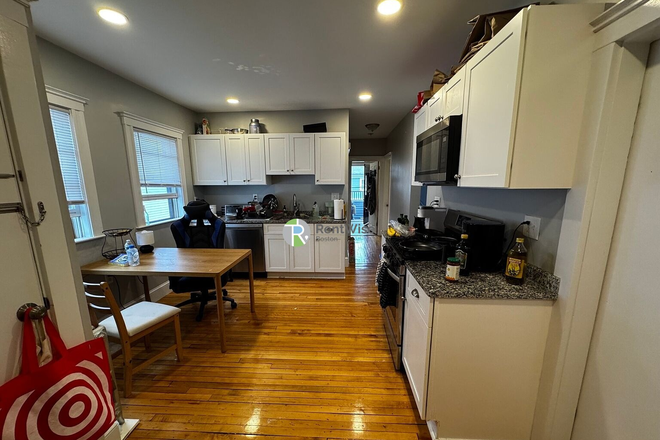 2 - PRICE REDUCTION! 6/1/26 Spectacular 5-Bedroom Near Tufts & the Green Line! NO BROKER FEE Apartments