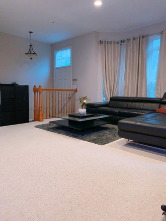 Living room - ROOM FOR RENT IN CENTREVILLE VA Townhome