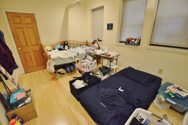 Living - 3 bedrooms Renovated in Westland Across Whole Foods 9/1 Apartments