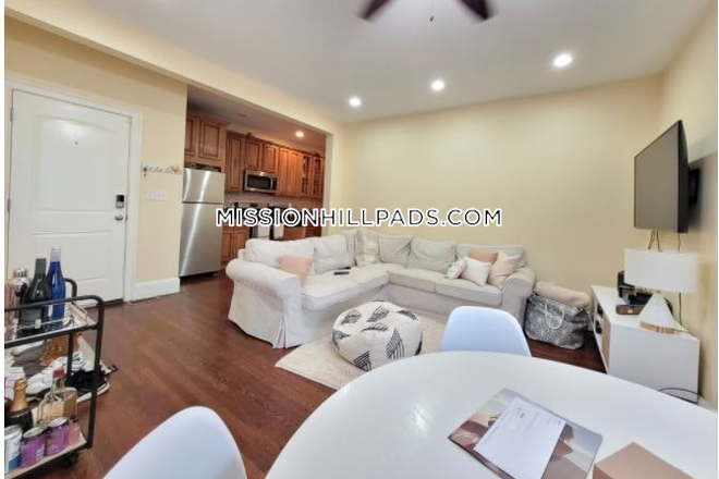 Living Room - New Listing! NO BROKER FEE! 4 Bed 2 Bath on Hillside St. in Mission Hill! Apartments