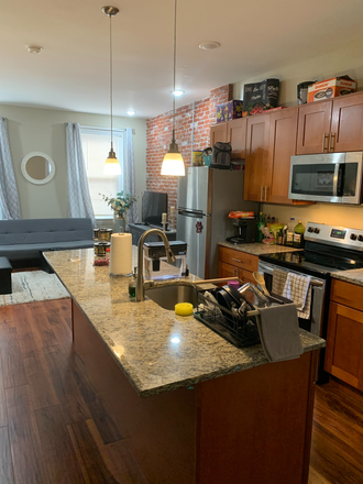 kitchen - Renovated 3 Bedroom close to Temple Campus Apartments