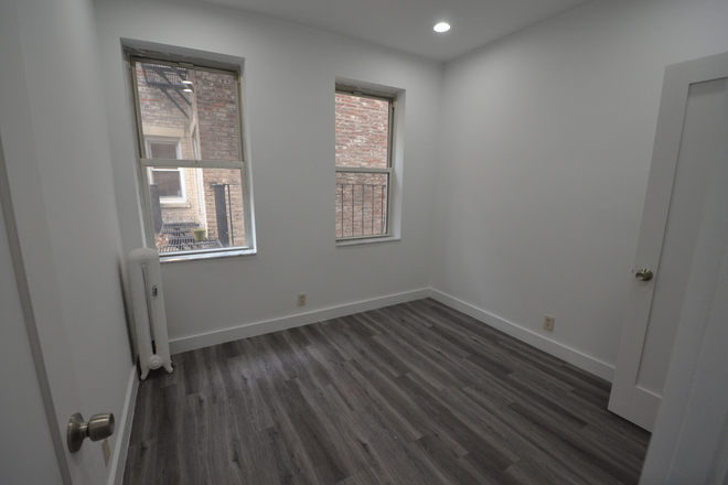 105 - 2 Bed / 1 Bath Apartment Near Campus NO BROKERS FEE