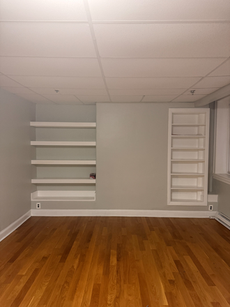 Call NOW for showings! 617-236-8550 - BEACON ST - CHARMING HIGH END STUDIO *AVAIL NOW* IN KENMORE W/ LNDRY IN BLDNG & ROOF DECK W/ VIEWS! Apartments