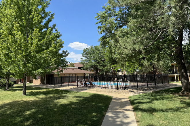 Pool - $1,390 - 1128 sq. ft - Room for Rent in 2BR/2BA Condo - Pre-Leasing 2026/2027 - Shared w