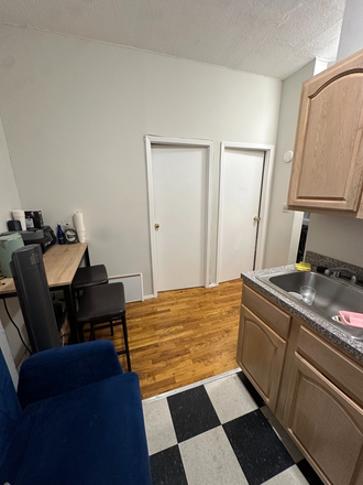 Two bedrooms - right one is yours - Apartment close to Campus