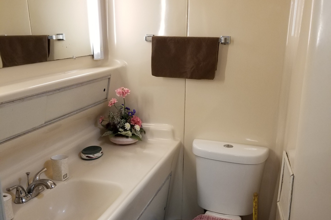 Bathroom - Buffalo Cottage Apartments