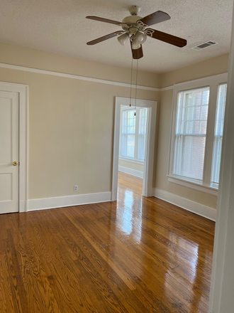 Bedroom #1 - 1300 sq feet 2 bedroom Close to Campus Condo