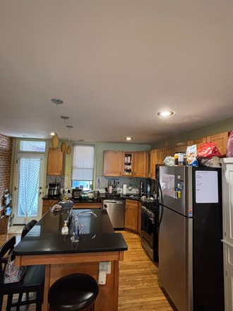 kitchen - Convenient house close to medical campus (1 bedroom +1 private bathroom)