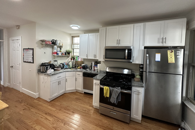 x - LEXINGTON ST - HUGE FLOOR THRU 4BR W/ 2 BATH, W/D IN UNIT, ENCLOSED PATIO FOR *9/1/2024* NEAR MBTA! Apartments