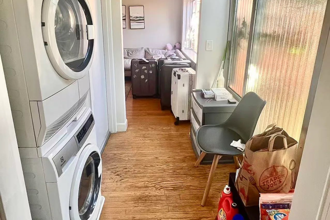 in unit washer-dryer - Super close to campus, all female identifying apartment!!