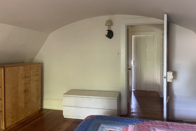 Bedroom for rent - Room with private bath close to Riverside T House