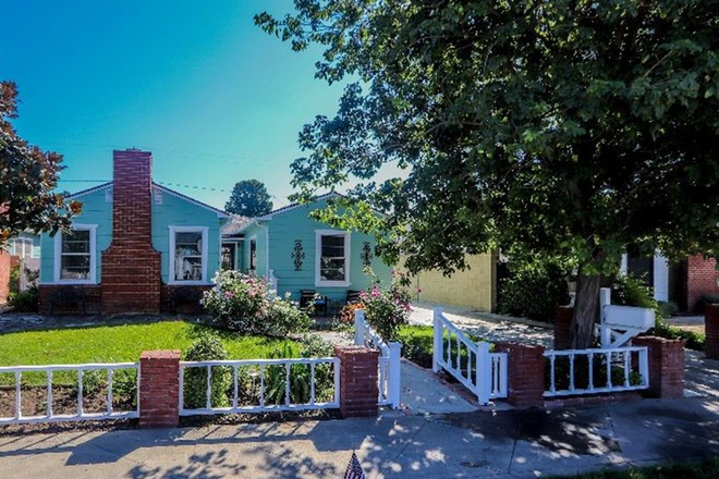 Front Yard - Private Bedroom/Shared Bath. Female Preferred. Highly desired, safe neighborhood.