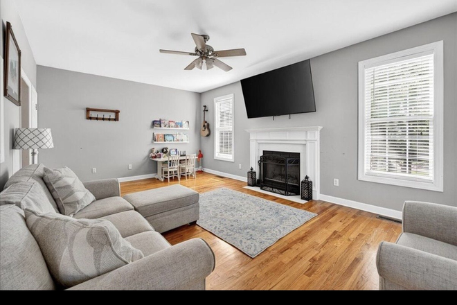 Living Room - 3 bed, 2.5 bath home- great location to MUSC