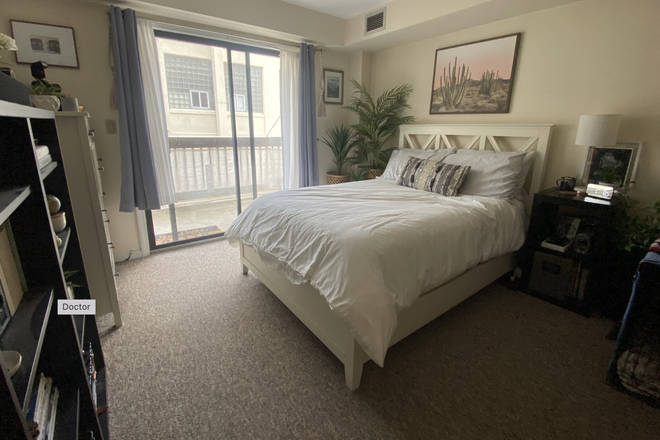 Master Bedroom - FALL SUBLET ‼️ PRIVATE BED & BATH ‼️ 5 min walk to Campus, Green Line & Orange Line
