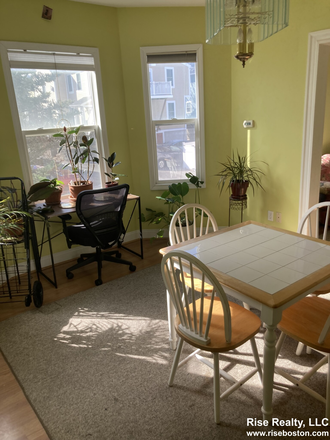 Dining Room - 5 bedroom 2 bathrooms Rental