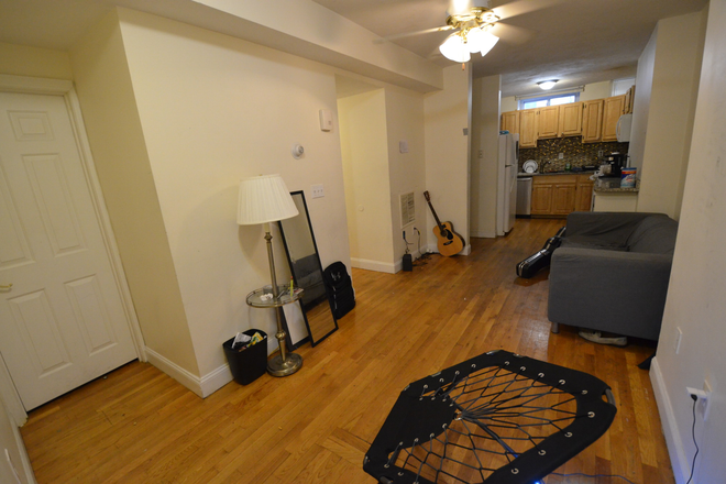 Living room - 4 Bed Available 9/1/26! *CONTACT NOAH 603-470-8181 Apartments