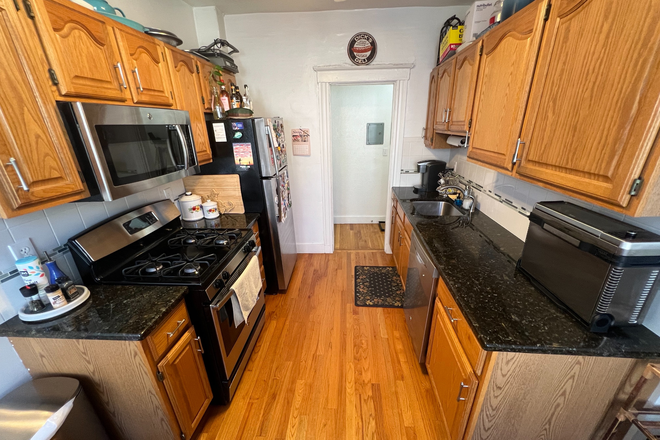 kitchen - Spacious Brighton 2 bed with updated kitchen and balcony for 6/1 - NO FEE! Apartments