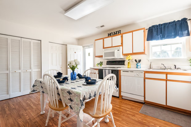 Kitchen - Pheasant Run Town Homes
