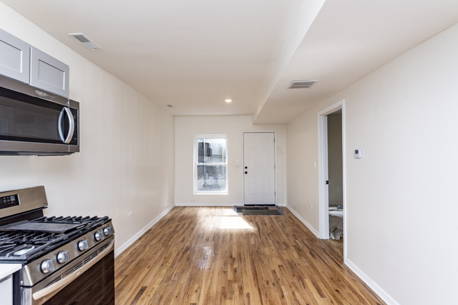 Living kitchen are - 2 bdrm/1bath A BLOCK FROM PINK LINE & 18th St Bus Apartments