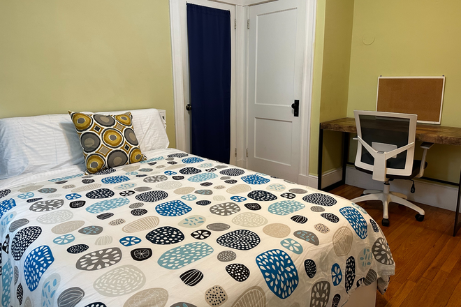 Bedroom 2 - Comfortable room in spacious home near BC, BU; 65Bus to Longwood Medical, MArt. Female tenants only
