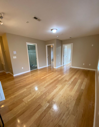 Call NOW for showings! 617-236-8600 - CHELSEA ST - *NO FEE* LRG OPEN 2BR/1BA IN MAVERICK SQ AVAIL *9/1/2026* W/ IN UNIT LNDRY, H&HW INC Apartments