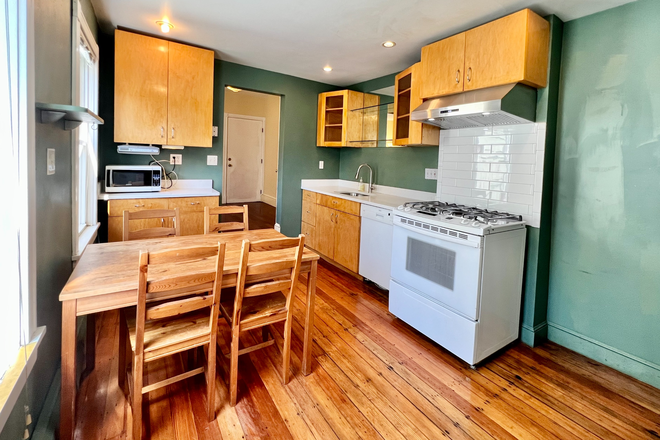 Call NOW for showings! 617-236-8600 - FAIRMONT AVE - RENOVATED DUPLEX 3BR IN CAMBRIDGEPORT AVAIL *9/1/2026* W/ 2 BATH, LNDRY IN BLDNG, YRD Apartments