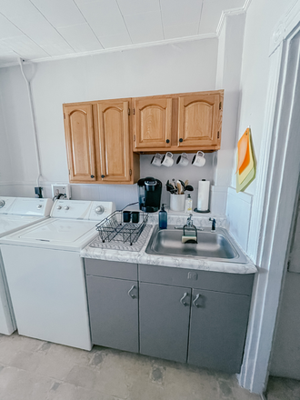 . - GORGEOUS 2 Bed/1 Bath WASHER+DRYER IN UNIT - Avail NOW!!!