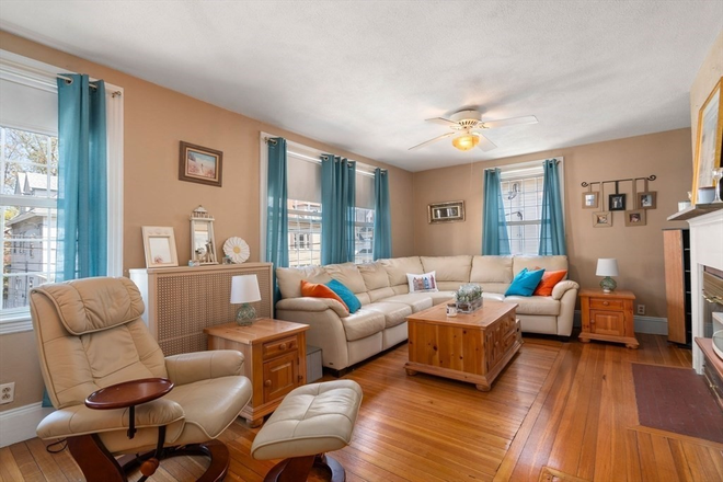 LIVING - LARGE 3 BED WITH SUNROOM AND PRIVATE DECK! 8/1/25! Apartments