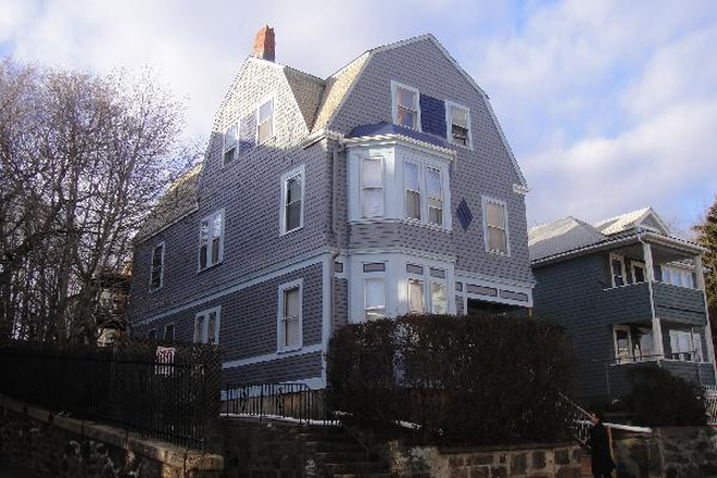 . - BEAUTIFUL 3 BEDROOM APARTMENT FOR 9/1/25***