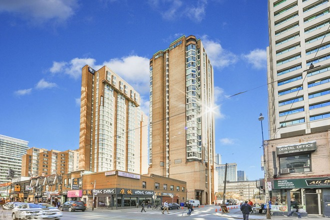 Outside Street View - 1 Furnished Bedroom and 1 Furnished Den Room Available for Rent in 3 Room 1 Bath Condo (Male)