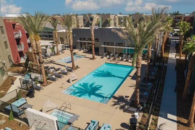 Pool and Jacuzzi - Merced Station Apartments