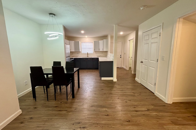Kitchen and dining area - 5 BR Townhouse on Eddy Street - Current Renovation