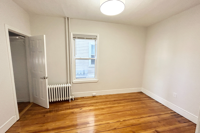 . - SPACIOUS 4 Bed/2 Bath - avail NOW!! Apartments